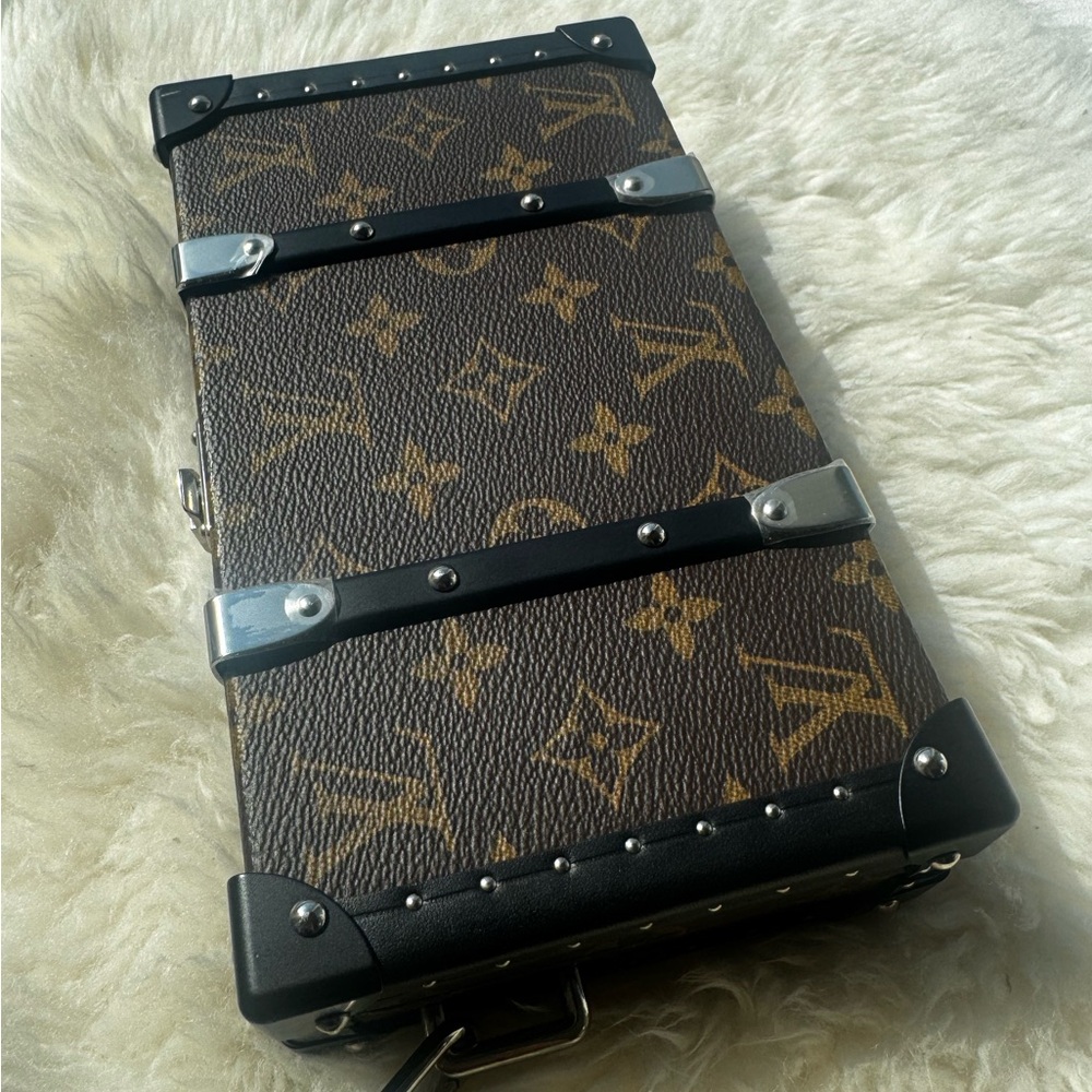 Louis Vuitton Brown and Black Monogram Trunk - Picture 4 of 14
